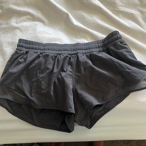 Lululemon hotty hot shorts 2.5”